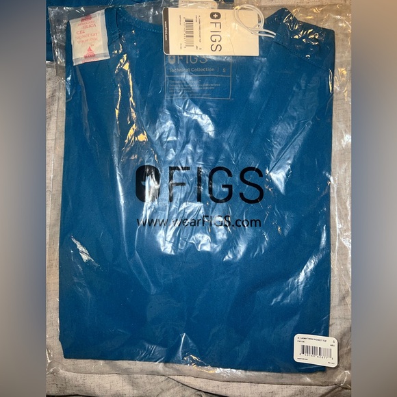 FIGS Casma Top in Alps Blue, size small - Picture 2 of 3